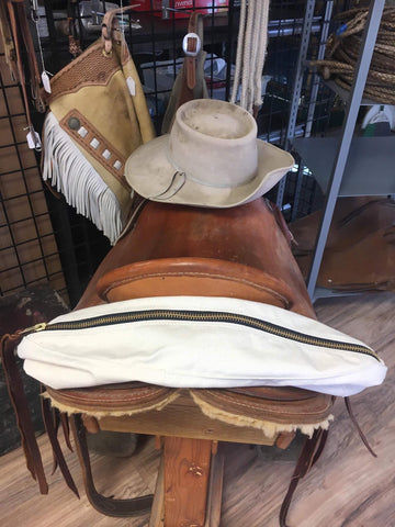 Heavy 15 ounce canvas cantle bag with a heavy #10 brass zipper and dees to attach to your saddle, otherwise known as a medicine bag or saddle bag.